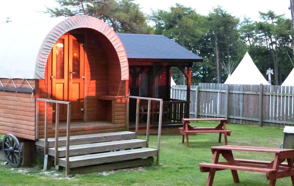 Pinewood Park - Tipis, Hot Tubs And 4* Scarborough