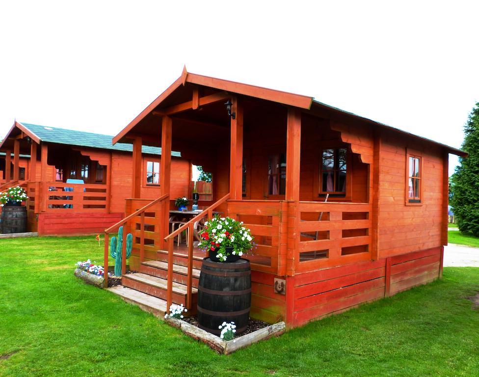 Pinewood Park - Tipis, Hot Tubs And Scarborough