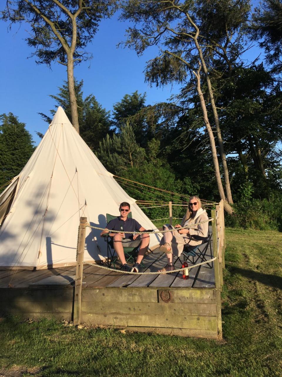 Pinewood Park - Tipis, Hot Tubs And Campsite 4*