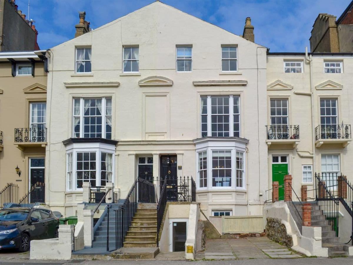 Twin Bays House *
