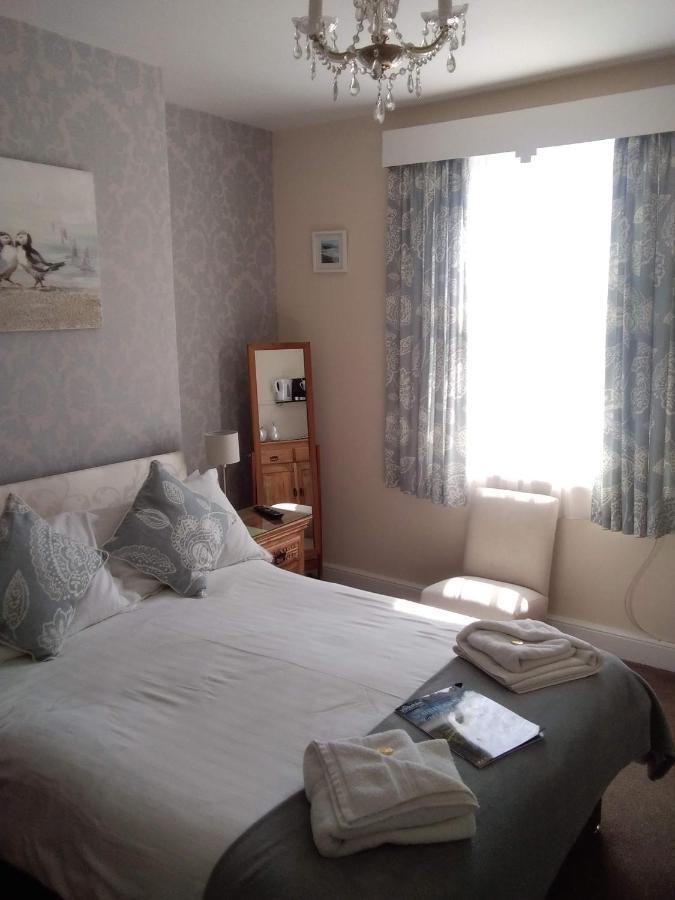 Esplanade Gardens Bed & Breakfast 4*