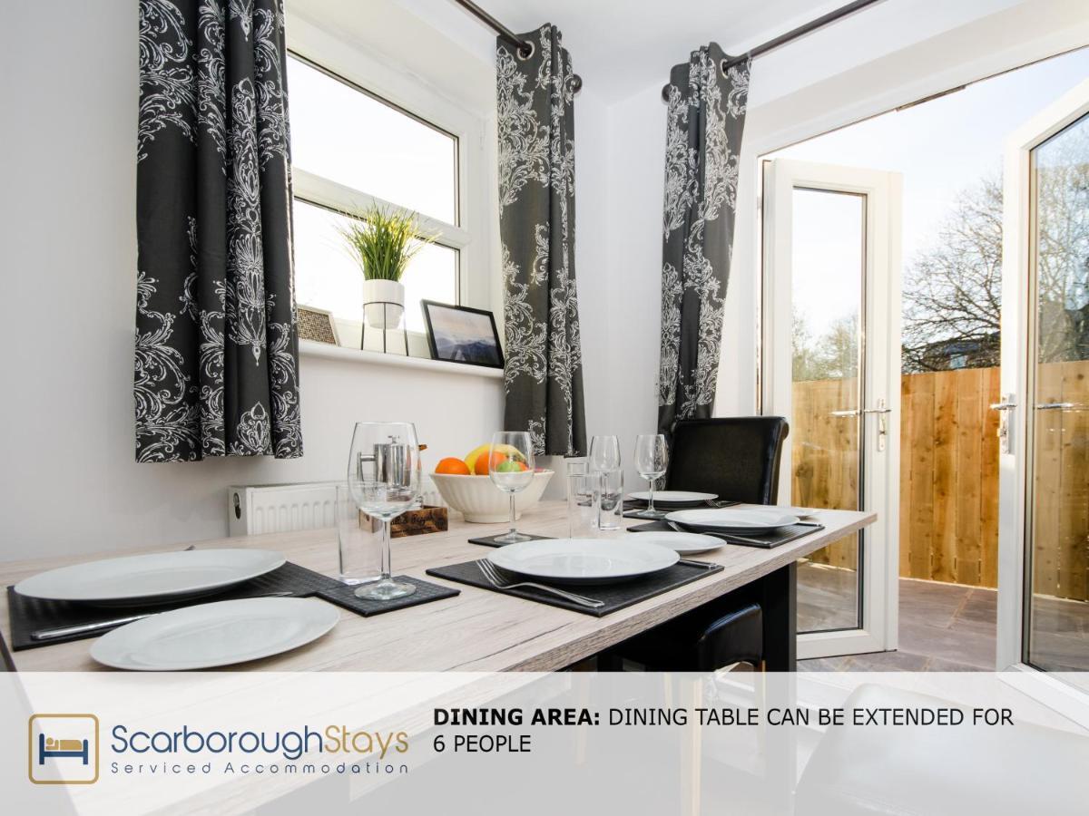 Hibernia Place, 3 Bedroom Townhouse With Patio & Seating Area - Free Parking