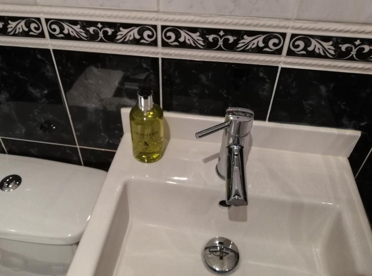 Esplanade Gardens Bed & Breakfast 4*