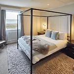 Host & Stay - Graham Close Holiday Homes