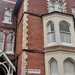 Flat 12 Sebastian Court - 2 Beds With A Four Poster