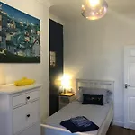 Granby House Holiday Apartments, Apartment 2, In The Old Town, Free On Street Parking Included