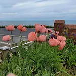 Sea Side Flat 3 With Fast Wifi And Free Parking