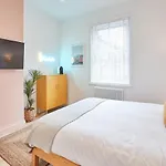 Host & Stay - Beach House Rooms