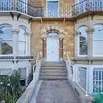 Host & Stay - Beach House Rooms