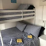 Granby House Holiday Apartments, Apartment 3, In The Old Town, Free On Street Parking Included