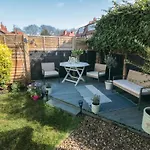 41 Chatsworth Gardens