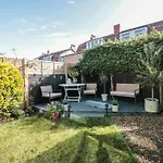41 Chatsworth Gardens