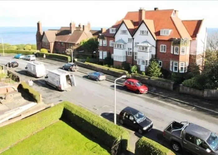 The Hideaway Luxury 5* 2 Bed Garden Apartment