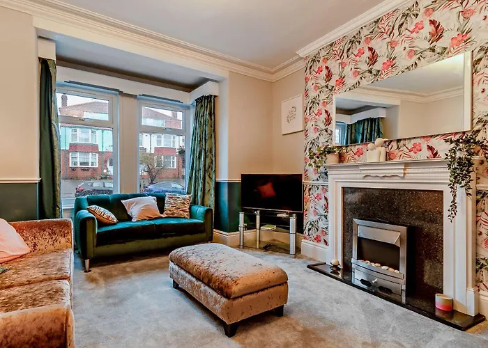 5 Bed In Scarborough 93438