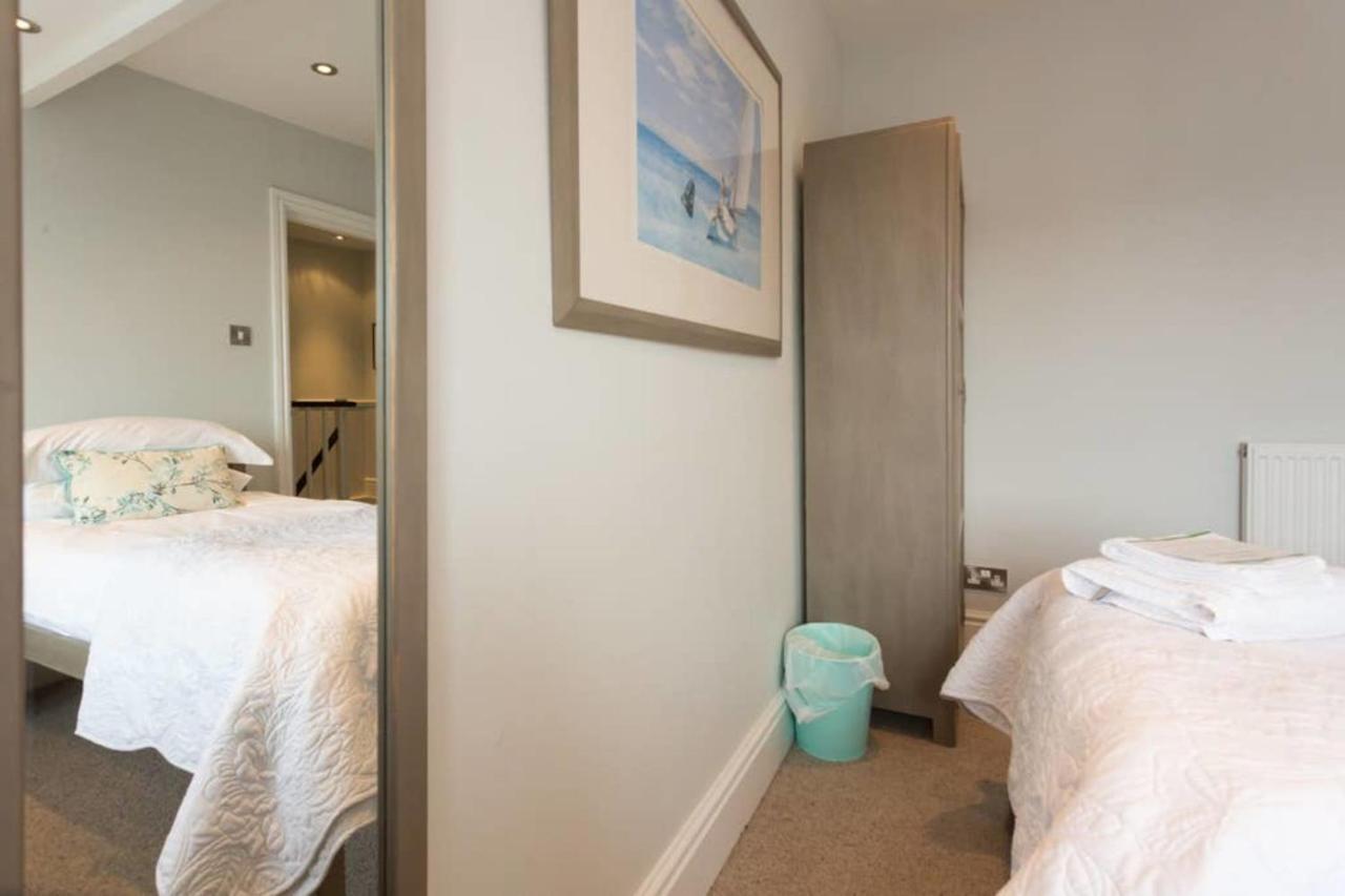 Seaside Retreat In North Bay - With Parking *