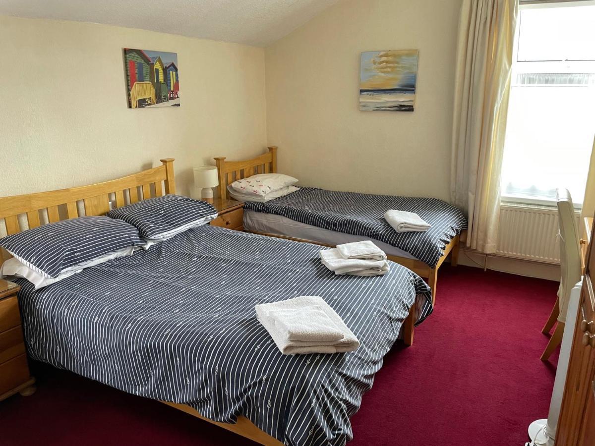 Robyn's Guest house Scarborough