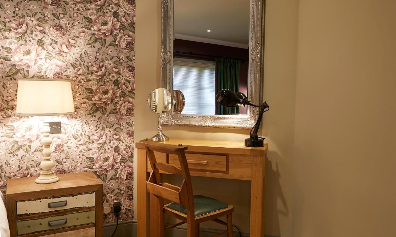 The Plough & 5*