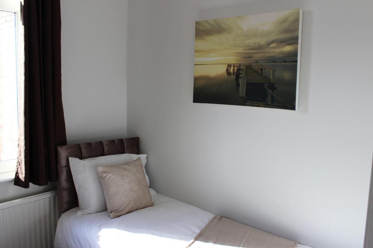 The Hampton Beautiful 3 Bedroom House With Conservatory & Garden Holiday home