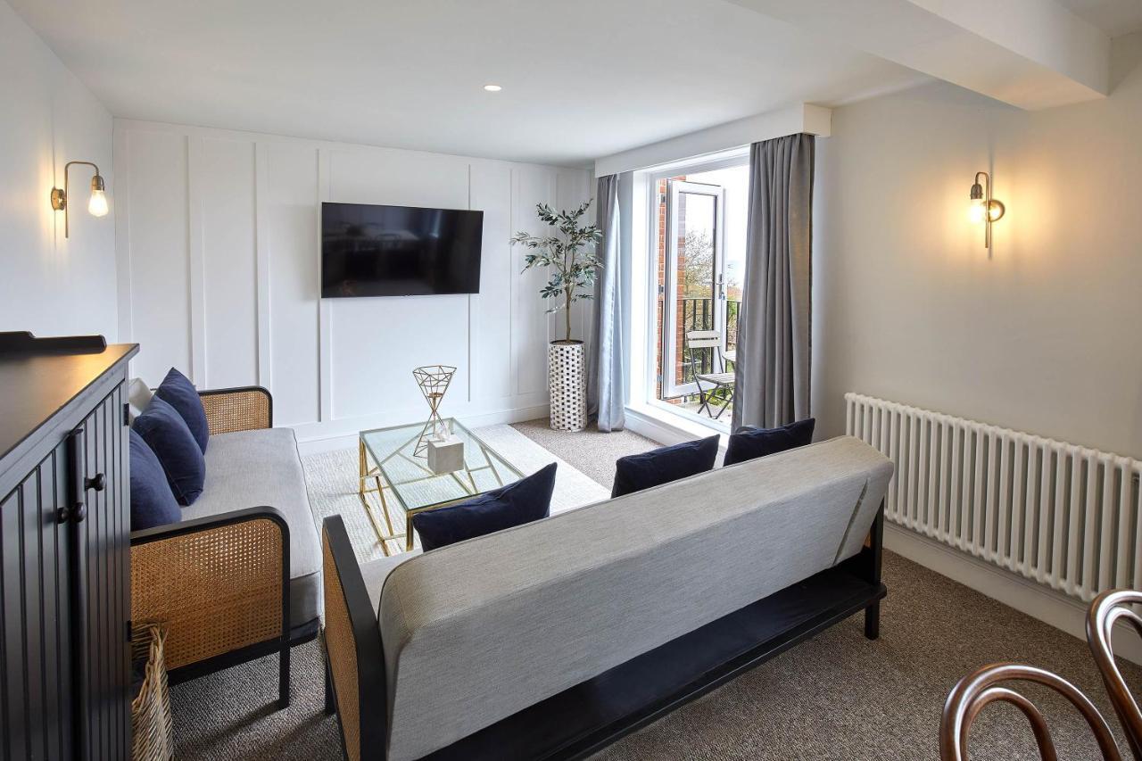 Host & - Graham Close Homes *