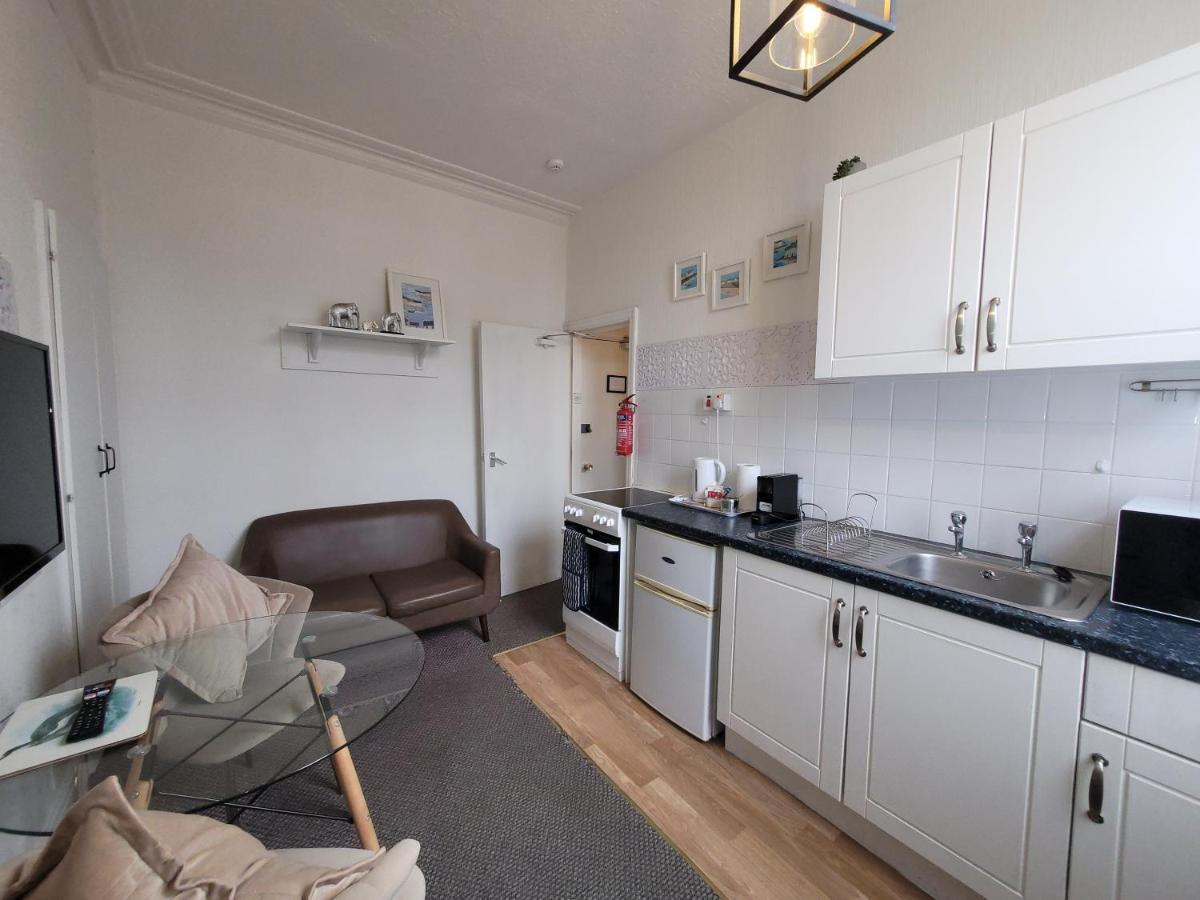 Sea Side Flat 3 With Fast Wifi And Free Parking Apartment