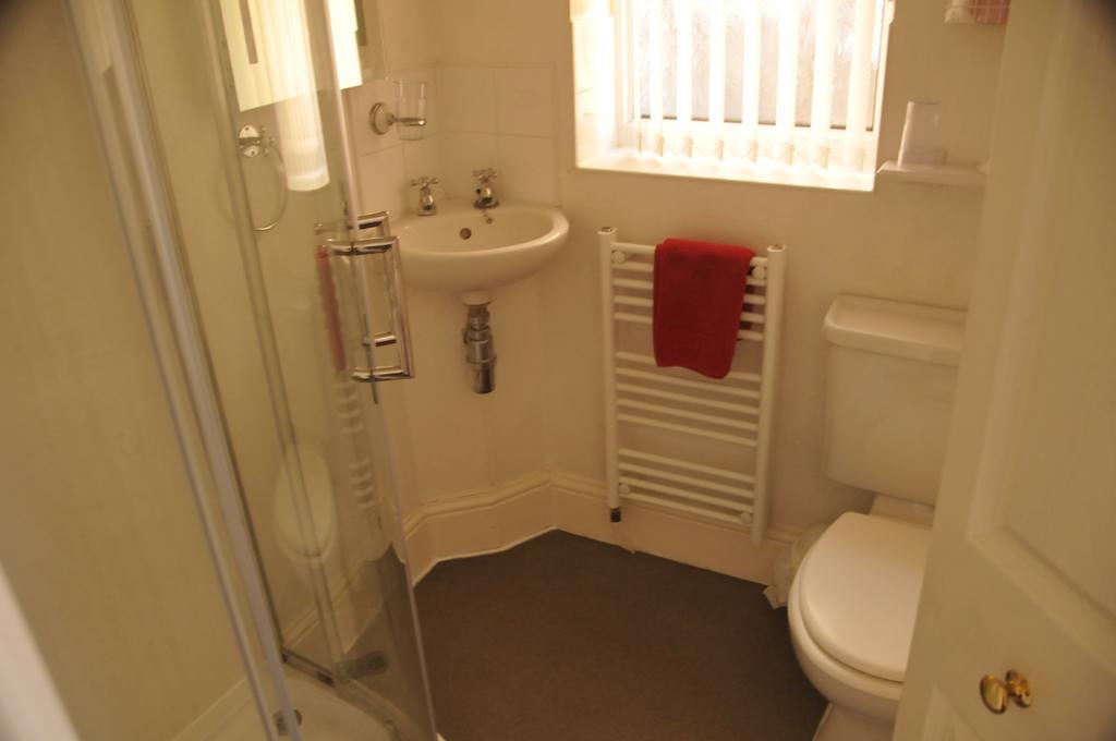 Robyn's Guest house 4*