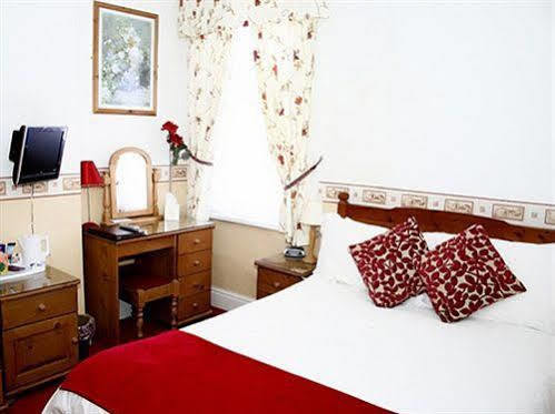 Robyn's Guest house Scarborough